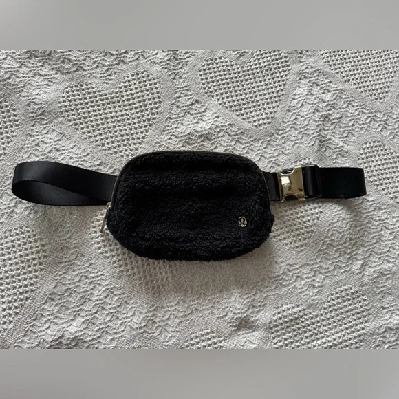 Lululemon Everywhere Black Fleece Belt Bag With Gold Hardware - Picture 1 of 13